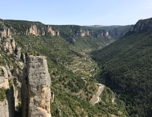 paysage-montagne-jeux-lumieres-les-distinguees-aveyron