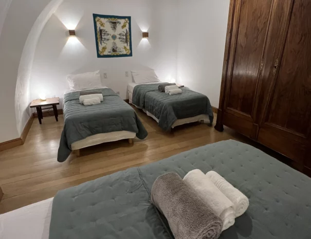 Les Distinguees - Manoir de Bessodes - La suite Emeraude-chambre2-